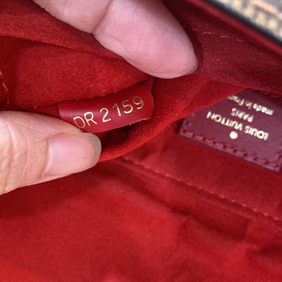 Louis Vuitton Beaubourg Damier Ebene - Picture 10 of 12